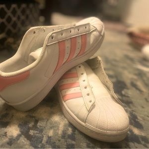 Superstar Adidas shell toe w/pink stripes size US 8